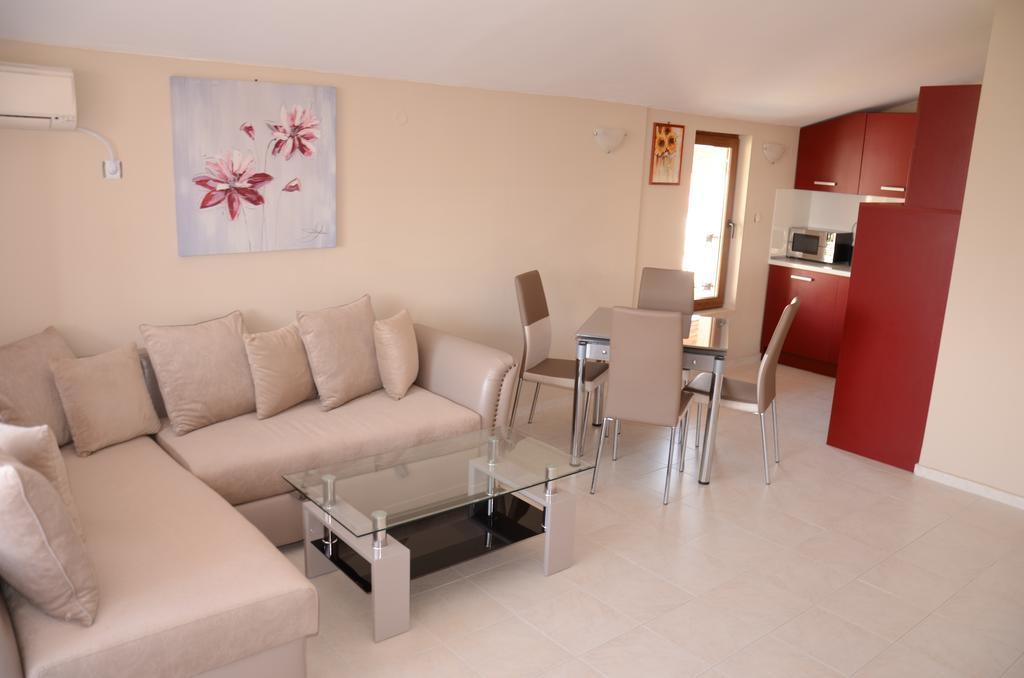 Apartments In Complex Chateau Nessebar Sveti Vlas Exterior photo