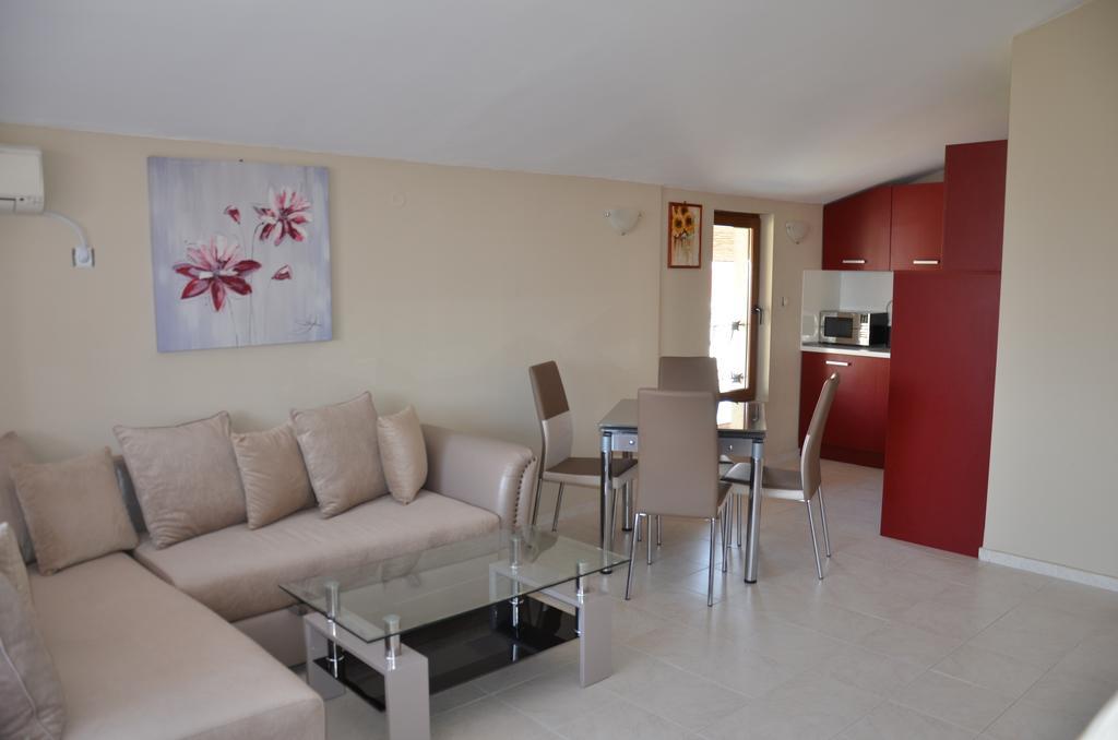 Apartments In Complex Chateau Nessebar Sveti Vlas Exterior photo